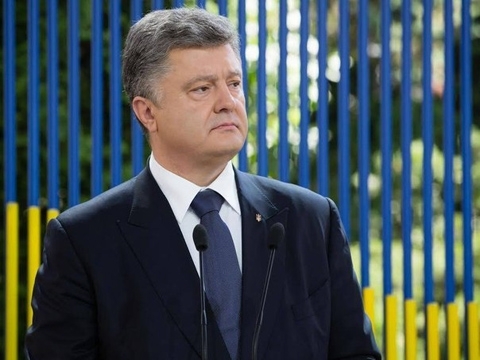 Poroshenko suspends two heads of district administrations in Kherson, Chernihiv regions detained for bribery