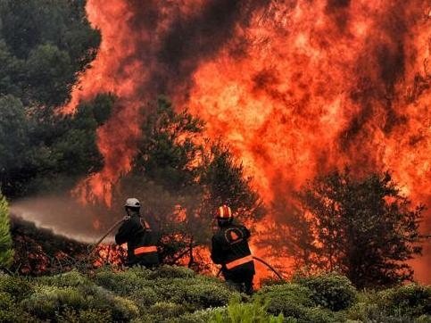 În Grecia numărul victimelor incendiului de lângă Atena a ajuns la 85