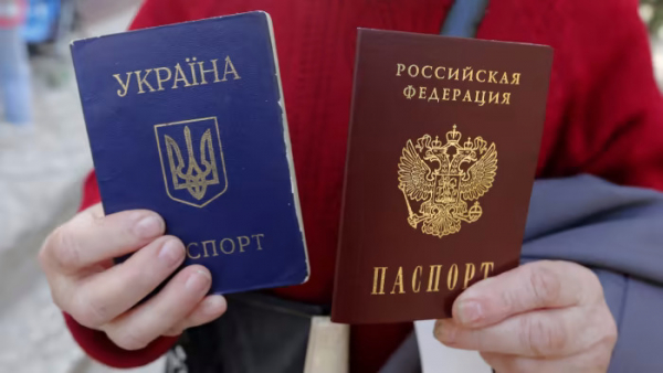 РФ масово видає паспорти депортованим українцям: як цьому протистояти?